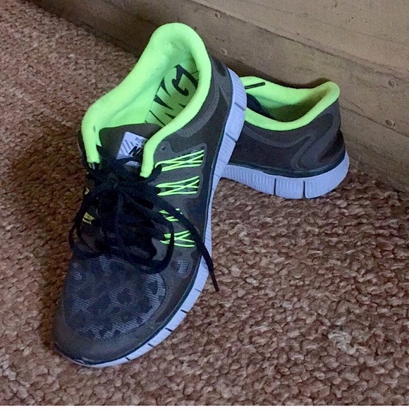 NIKE FREE RUN 5.0 LEOPARD OLIVE NEON SNEAKER 8 9.5 - Picture 1 of 13